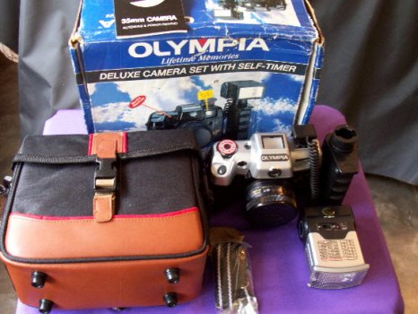Olympia DL2000 Deluxe Camera w/ Self-Timer