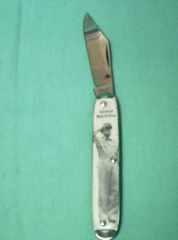 GENERAL MACARTHUR POCKET KNIFE